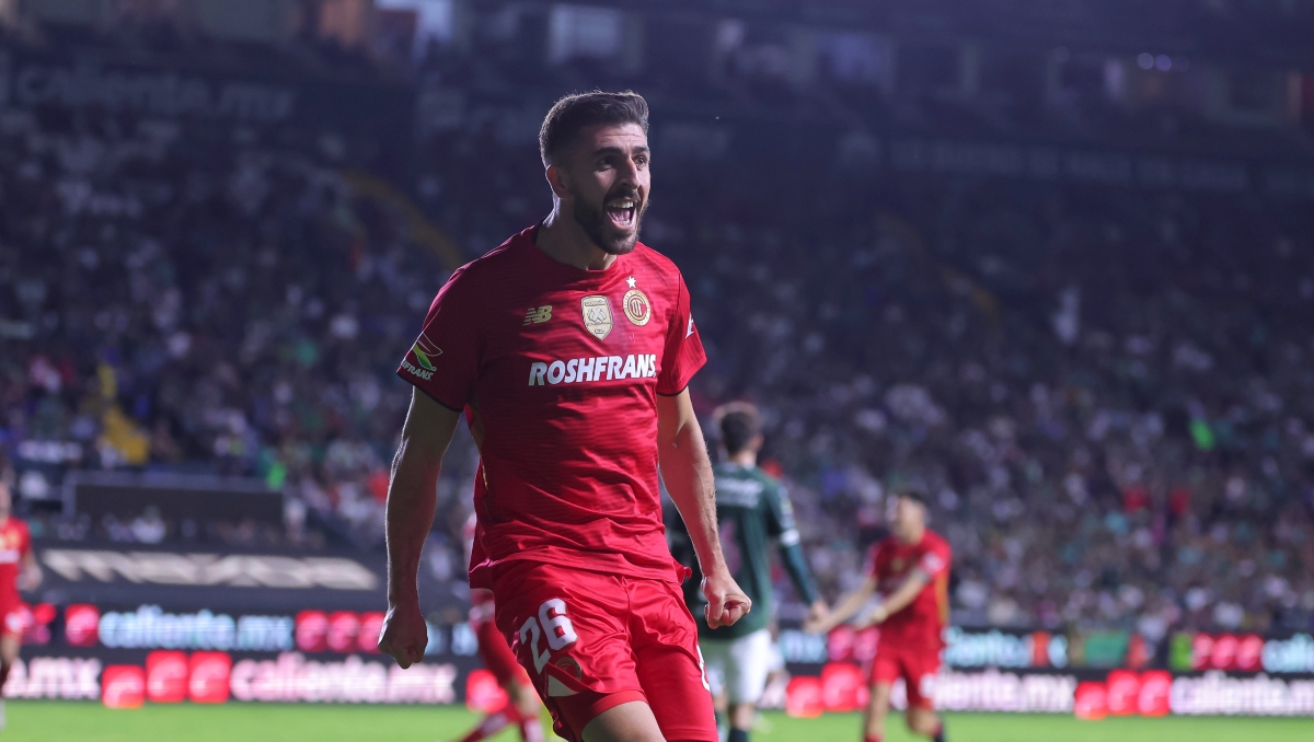 Paulinho guía la goleada de Toluca a León en el regreso de 'Nacho' Ambriz con los Esmeraldas (Imago7)