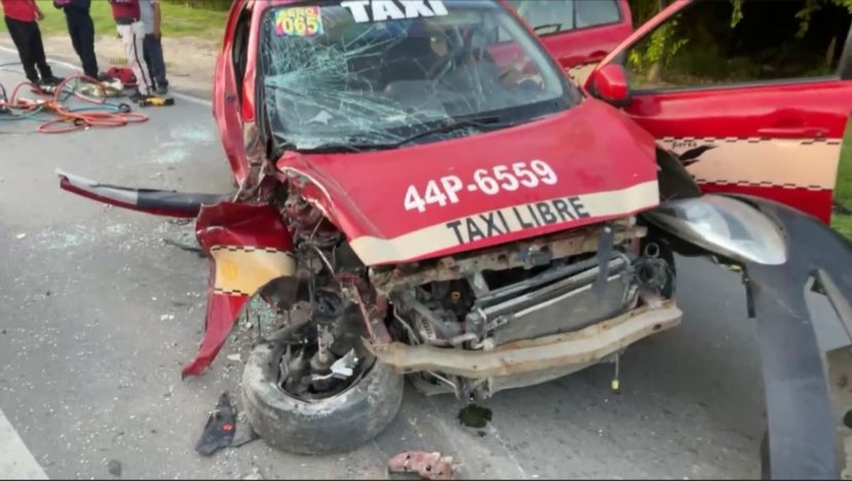 Accidente en bulevar de Altamira deja una mujer prensada