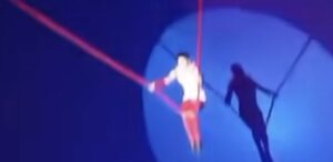 Un artista del Magic Time Circus cayó desde unos 20 metros de altura mientras realizaba un acto aéreo
