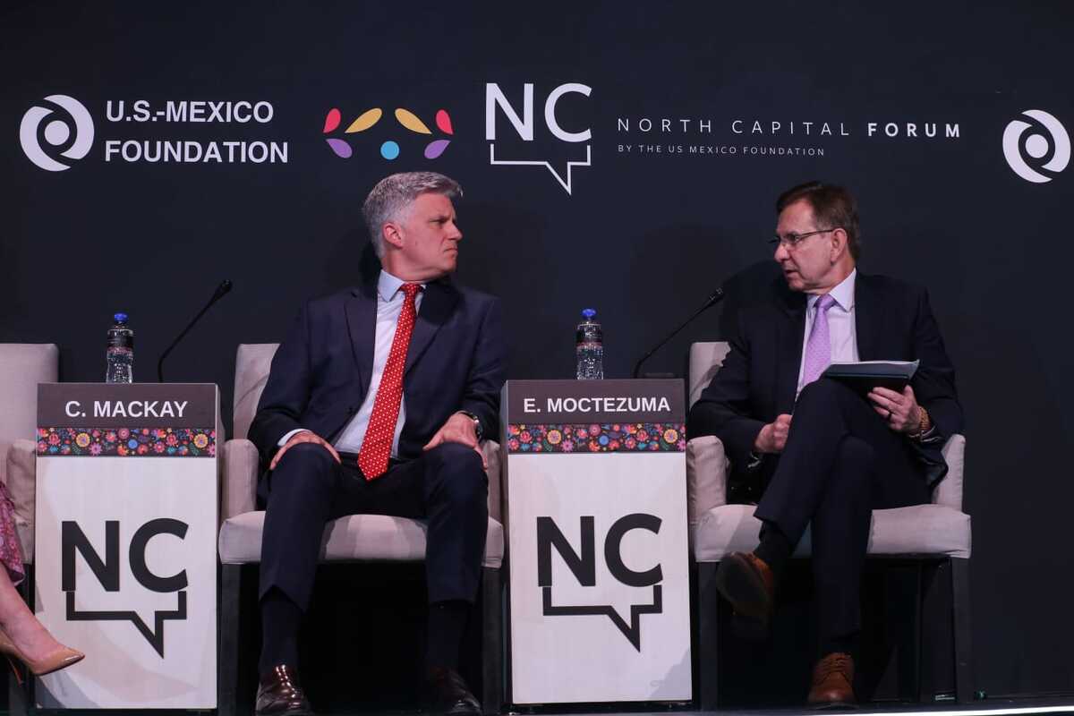 Cameron MacKay, embajador de Canadá en México y Esteban Moctezuma, de México en Estados Unidos durante el North Capital Forum 2025 (Araceli López).