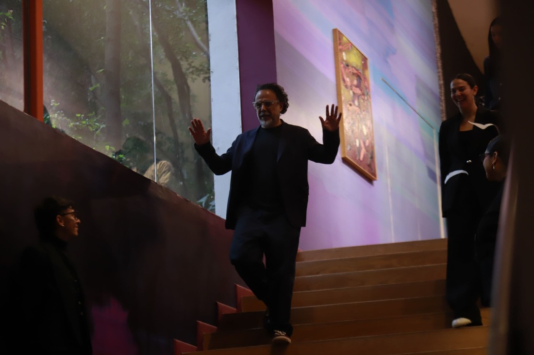 El cineasta asistió a la inauguración de esta muestra que estará en la galería LagoAlgo, en Chapultepec. (JUAN CARLOS BAUTISTA)