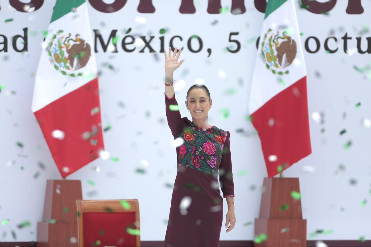 Claudia Sheinbaum estuvo acompañada por 400 mil personas para conmemorar su primer año de gobierno. | Ariel Ojeda