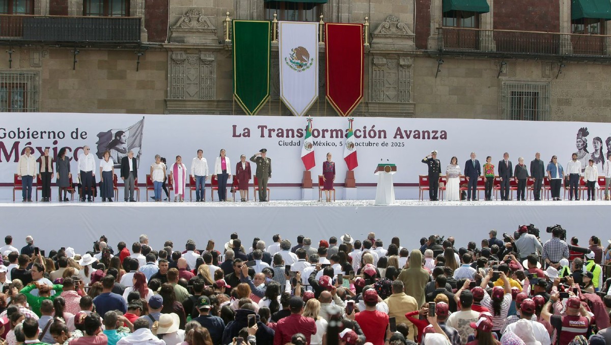 Claudia Sheinbaum ante un Zócalo abarrotado en su primer informe. | Ariel Ojeda