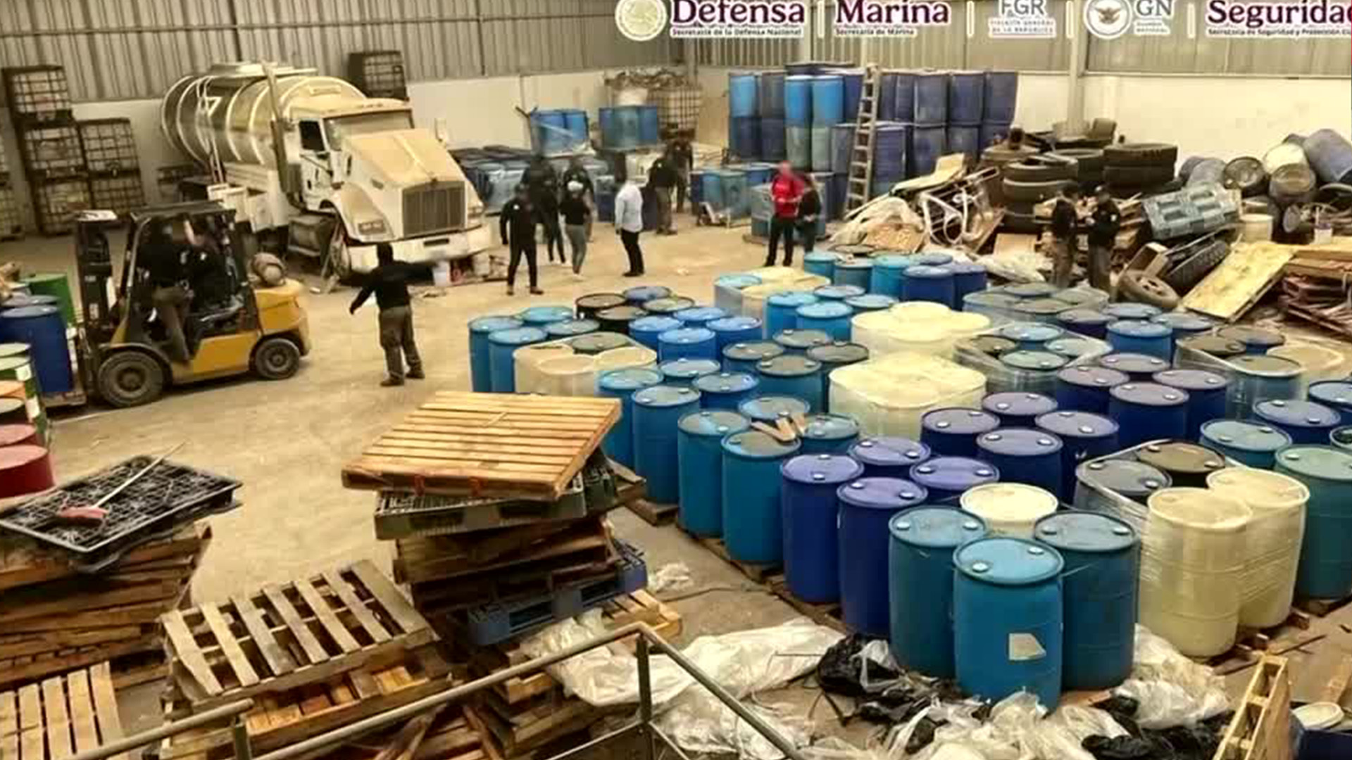 En Durango, fuerzas federales aseguran tres narcolaboratorios incautan 2 mil costales de químicos