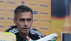 Maxi Velázquez, auxiliar técnico en Tigres, opinó sobre el penalti de último minuto y la expulsión de Gido Pizarro