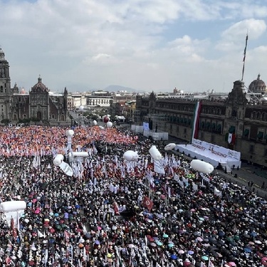 Miles de asistentes acudieron al Zócalo de la Ciudad de México para el mensaje de la Presidenta.