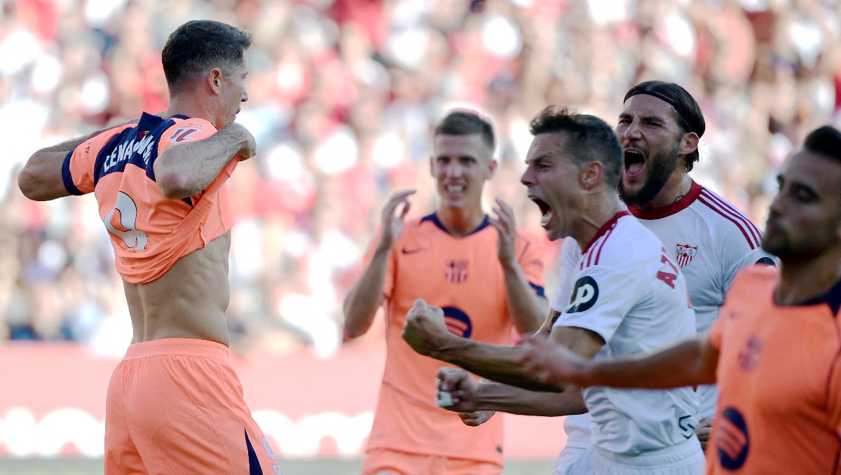 Sevilla sorprende y golea al Barcelona en LaLiga de España (AFP)
