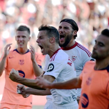 Sevilla sorprende y golea al Barcelona en LaLiga de España