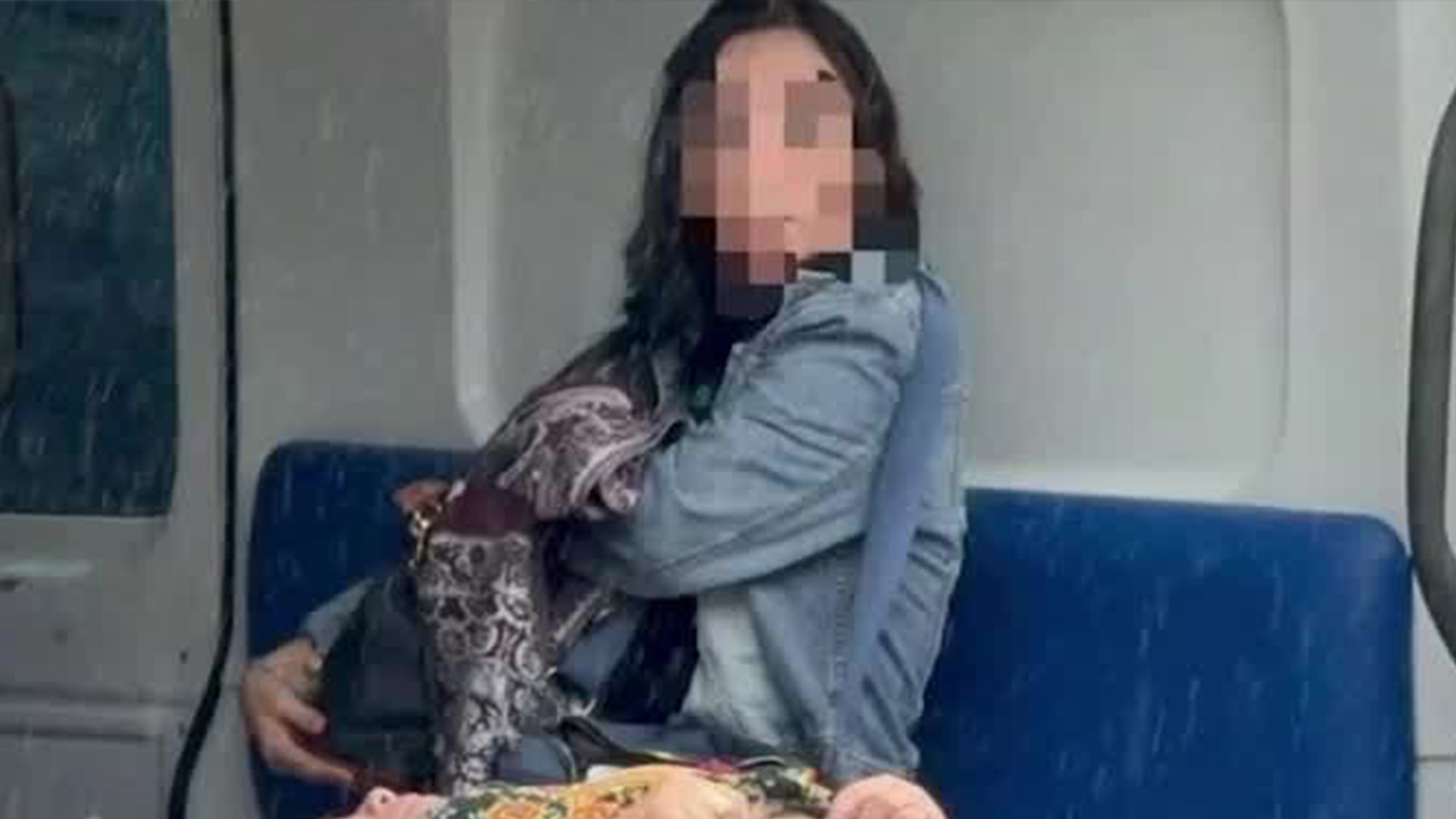 En Veracruz, maestras heridas de bala al quedar autobús en medio de fuego cruzado con el narco
