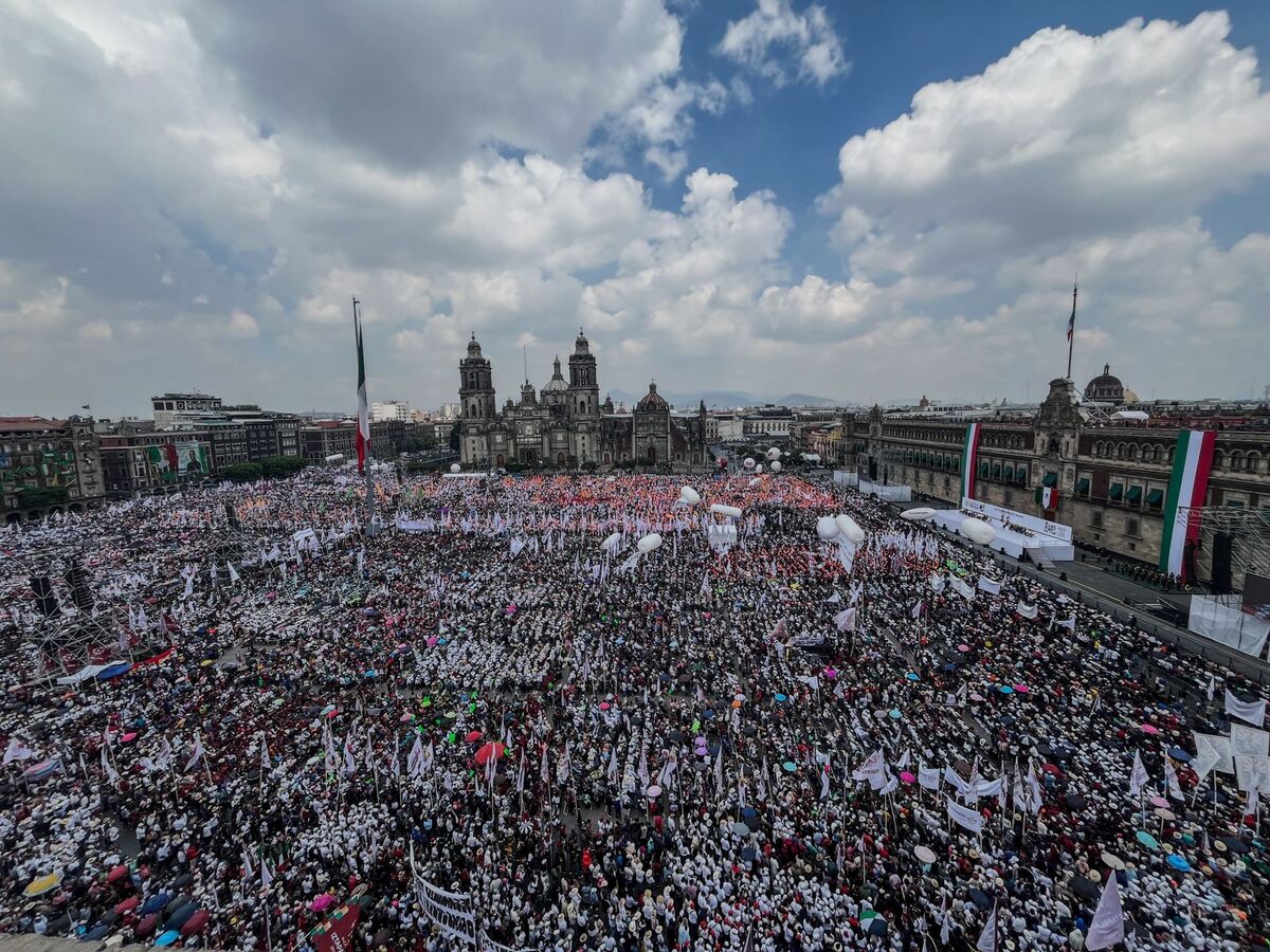 Zócalo de CdMx se llena para el informe de la Presidenta (Ariel Ojeda).