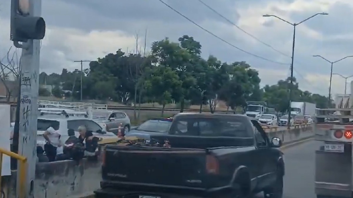 Accidente en bulevar Timoteo Lozano en León. | Redes sociales Lucy González.