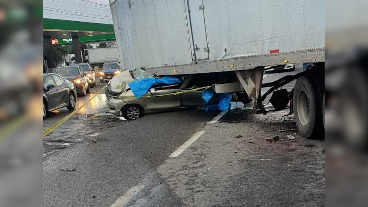 Aparatoso accidente deja tres muertos y dos heridos en la carretera México-Tuxpan