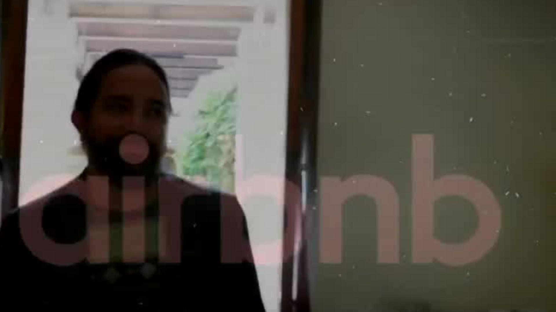 ¿Cómo ayuda la aplicación Airbnb a la economía del estado de Quintana Roo?