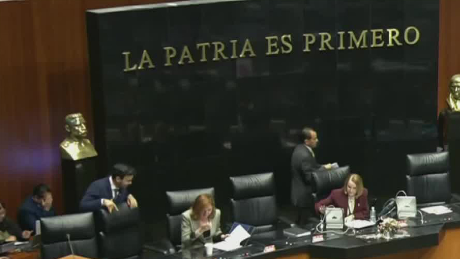 Ley de Amparo atorada en el Senado. Ricardo Monreal denuncia retraso por retroactividad