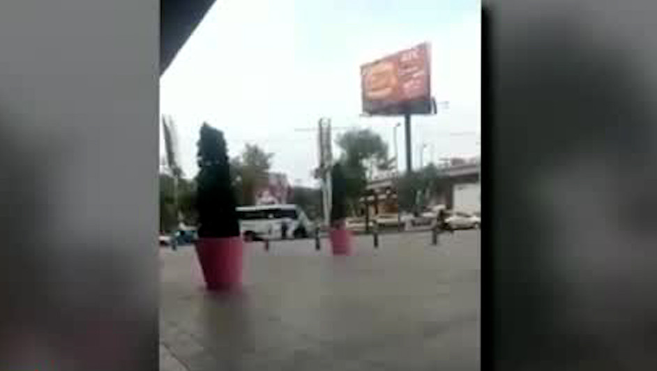 Persecución en Tlalnepantla: chofer ebrio embiste vehículos y recibe disparos