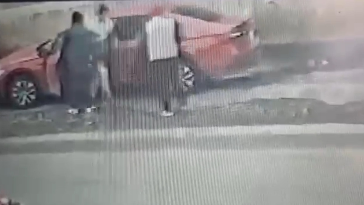Roban vehículo y pertenencias a joven privado de la libertad en Parque Industrial Chachapa | Especial