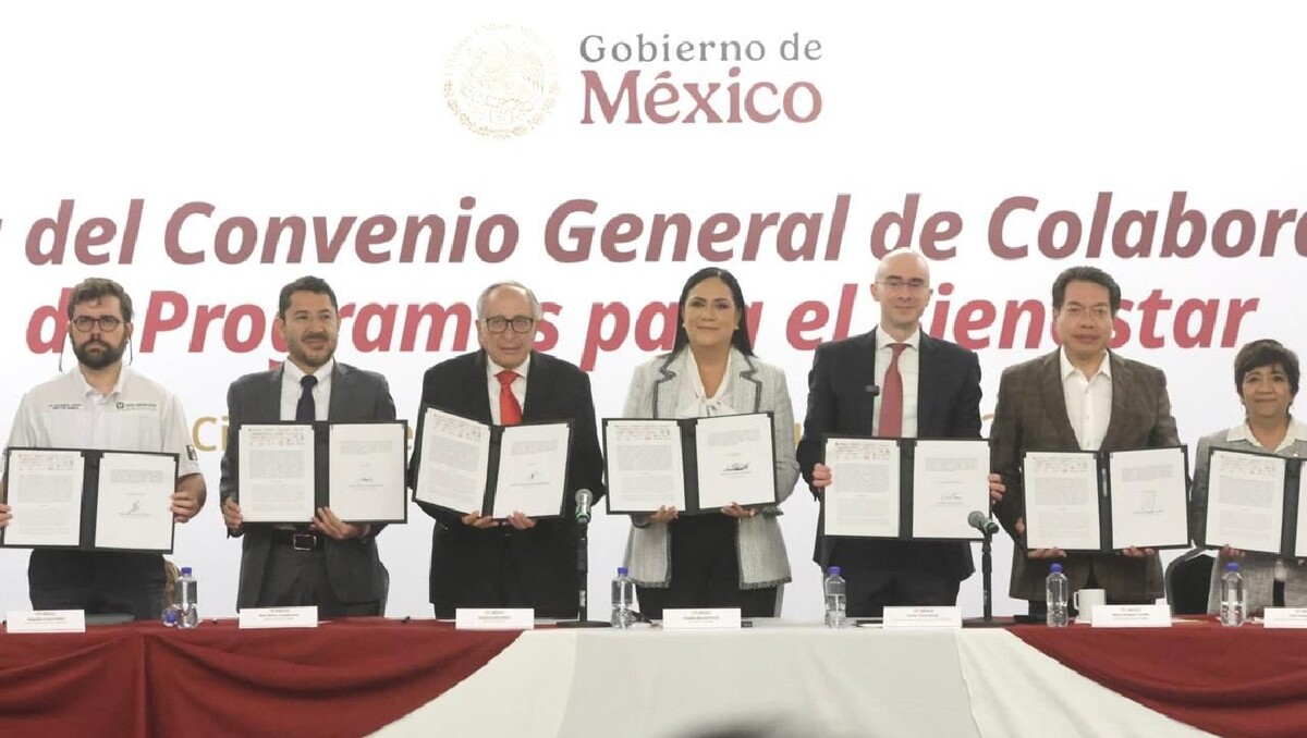 La secretaria del Bienestar, Ariadna Montiel, en la firma del convenio con secretarios, coordinadores y delegados . | @A_MontielR