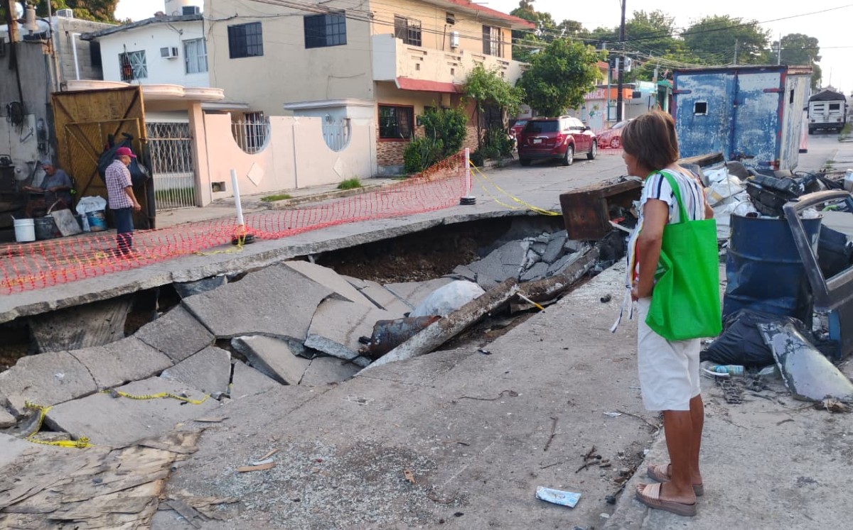 Socavón en la colonia Tancol de Tampico. | Alberto Cano