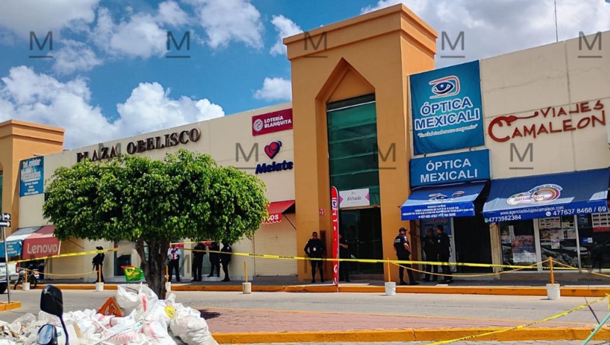 Sujetos armados a bordo de motocicletas intentaron asaltar una sucursal bancaria en Plaza Obelisco | Patricia Chagoya.