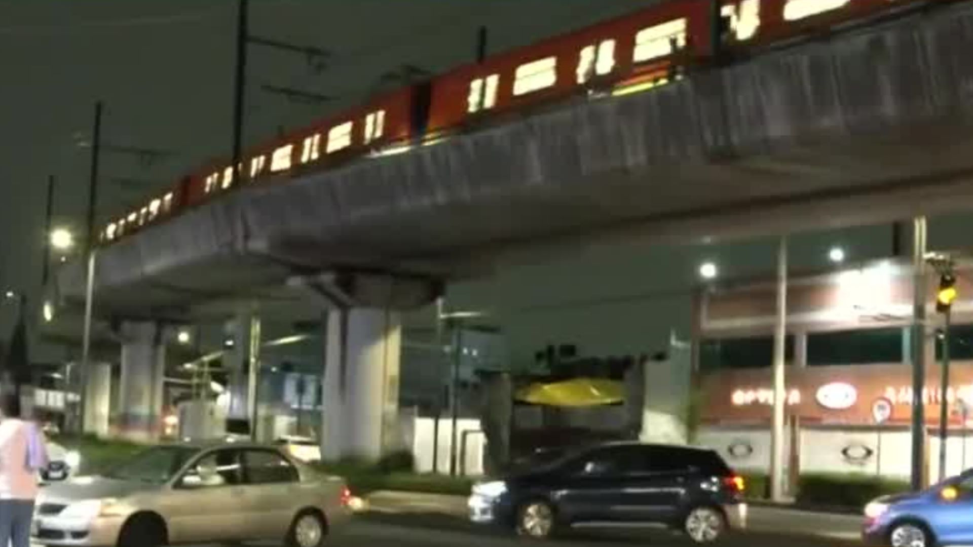 Usuarios reportan separación en un tramo elevado de la Línea 12 del Metro en la Ciudad de México