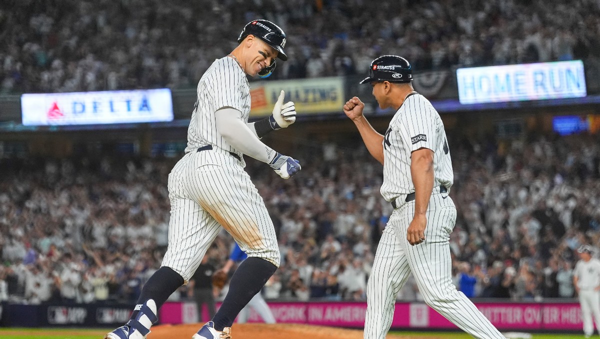 Aaron Judge mantiene con vida a Yankees en la Serie Divisional con remontada ante Blue Jays (AP)
