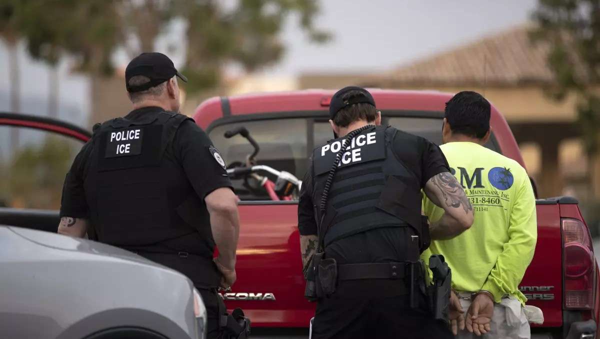 Agentes con poca experiencia del ICE deportan a migrantes. | Foto: Especial