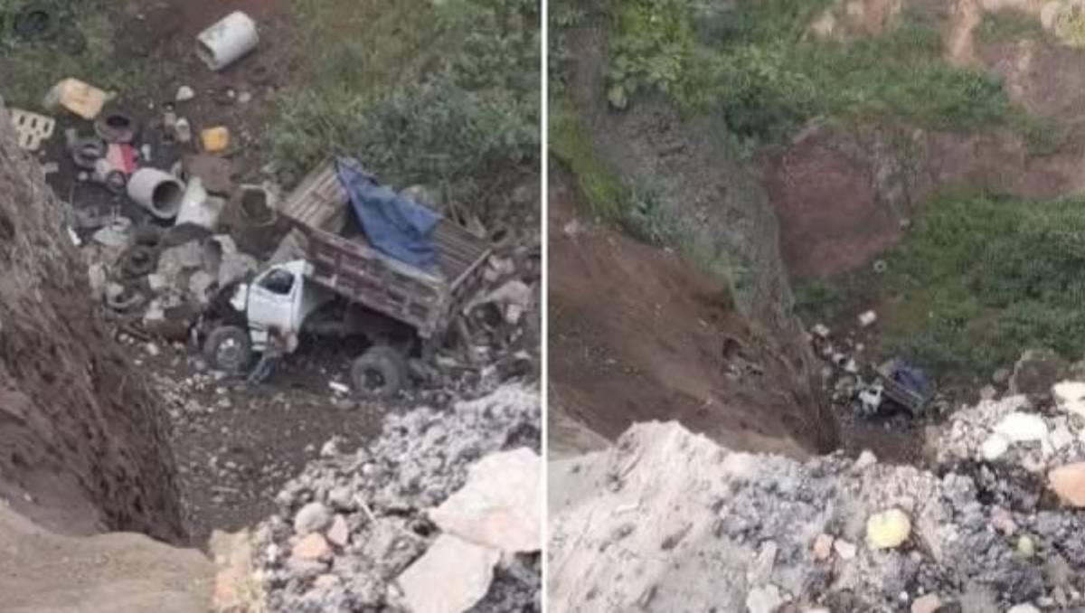 Chofer de camión de volteo resulta herido tras caer con su unidad a una barranca en Los Reyes La Paz. Especial