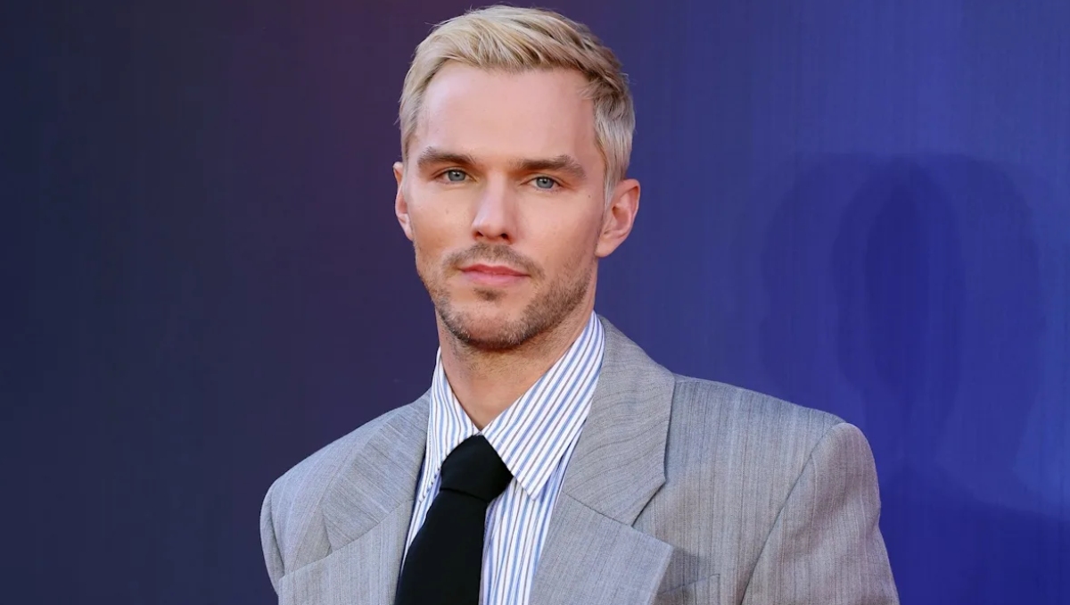 La cirugía de Hoult lo obligó a cancelar su aparición en la New York Comic Con (NYCC), desilusionando a los fans de DC.