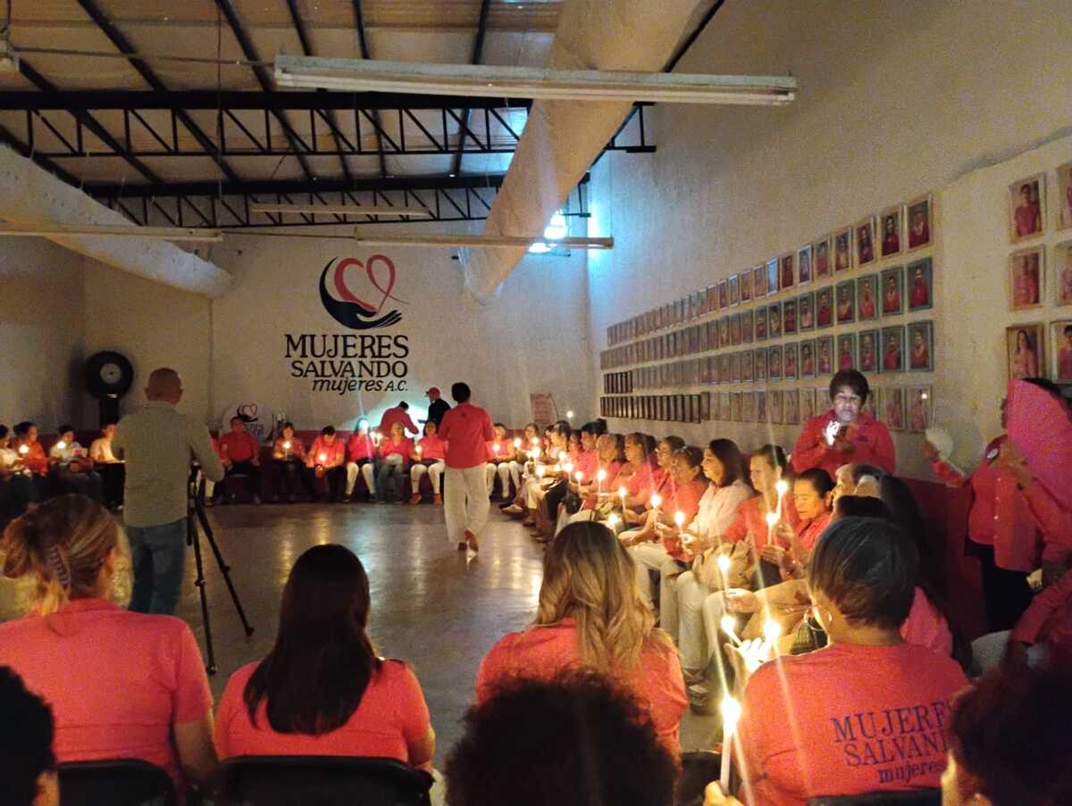 Conmemoró su 13° aniversario con ceremonia simbólica que rindió homenaje a sobrevivientes y mujeres fallecidas por cáncer de mama.| Archivo