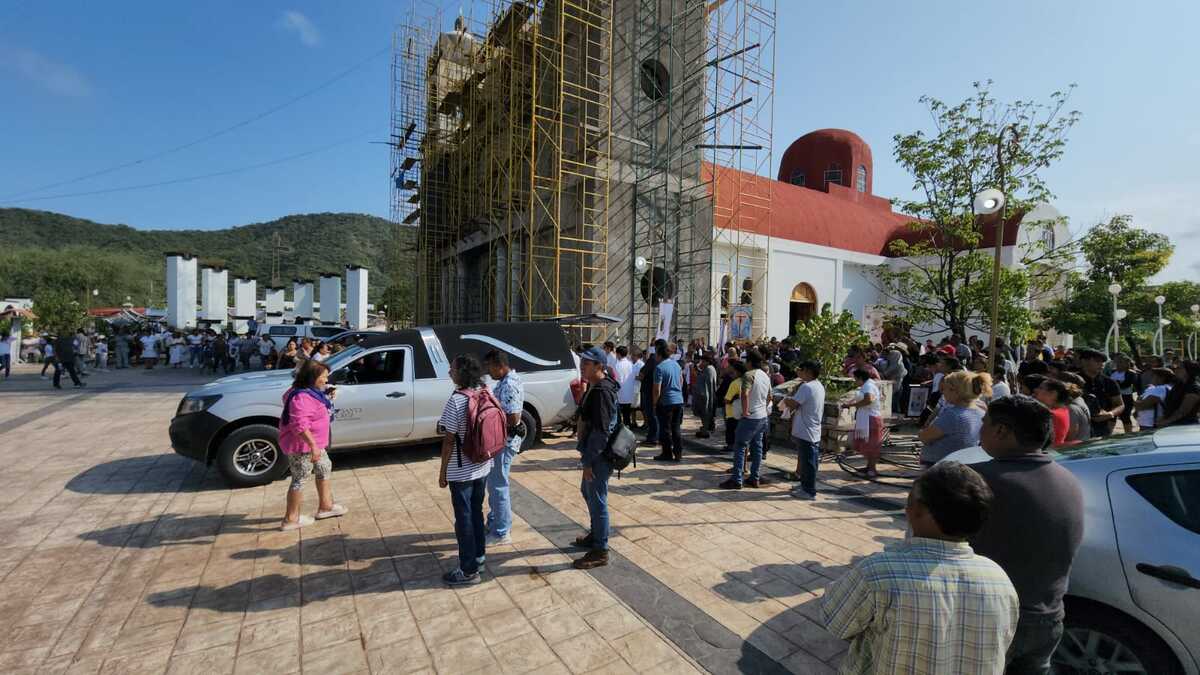Dan último adiós al padre Bertoldo. | Foto: Especial