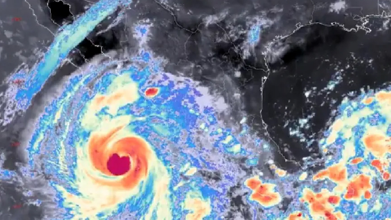 Huracán 'Priscilla' podría intensificarse a categoría 3 en las próximas horas: SMN