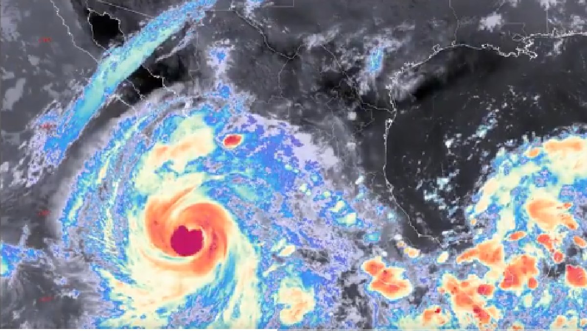 La mañana de este marte el huracán 'Priscilla' se convirtió en categoría 2. | Especial