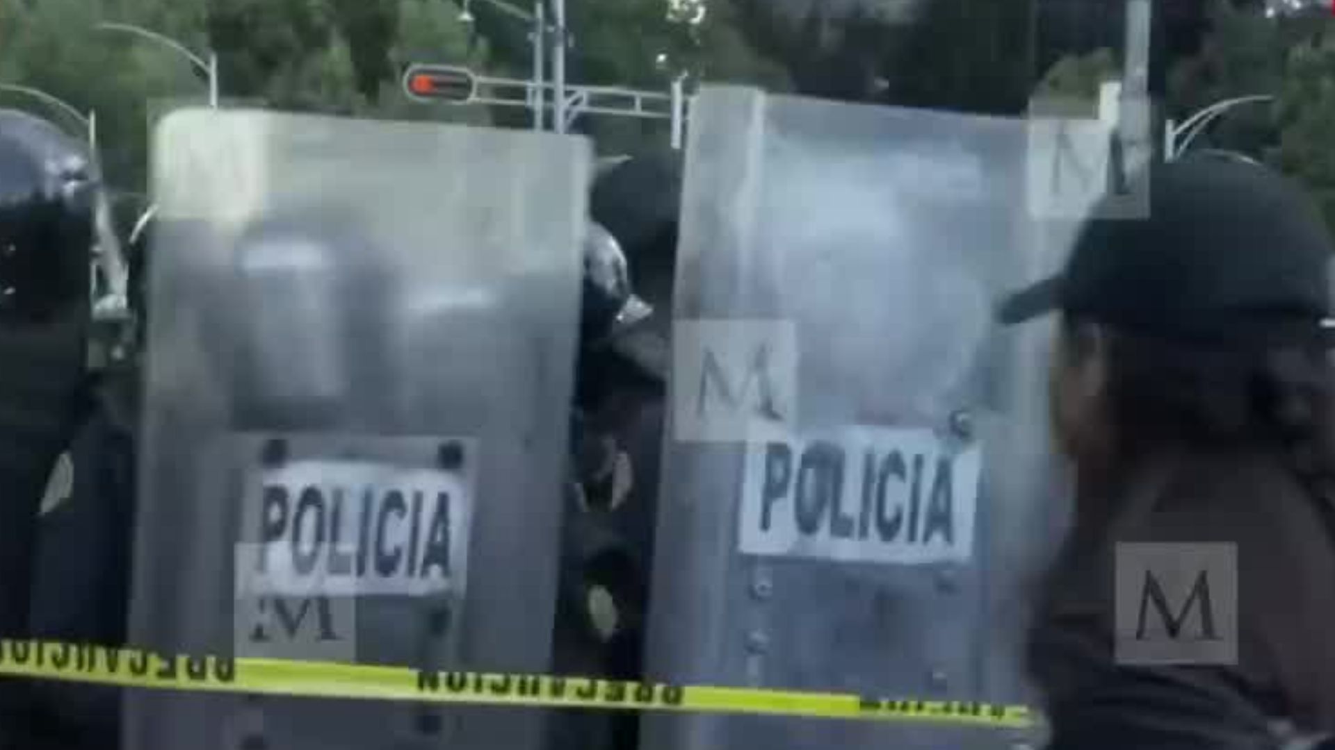"Los policías andan calientes": gritan manifestantes en la marcha pro Palestina en la CdMx