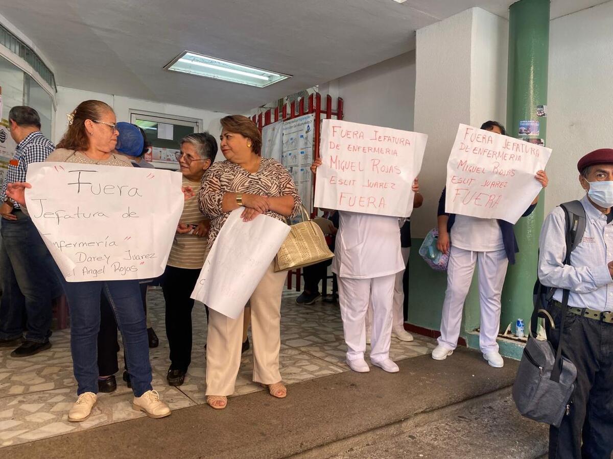Los trabajadores protestan fuera de su turno ya que no pueden dejar a enfermos desprotegidos. | Especial