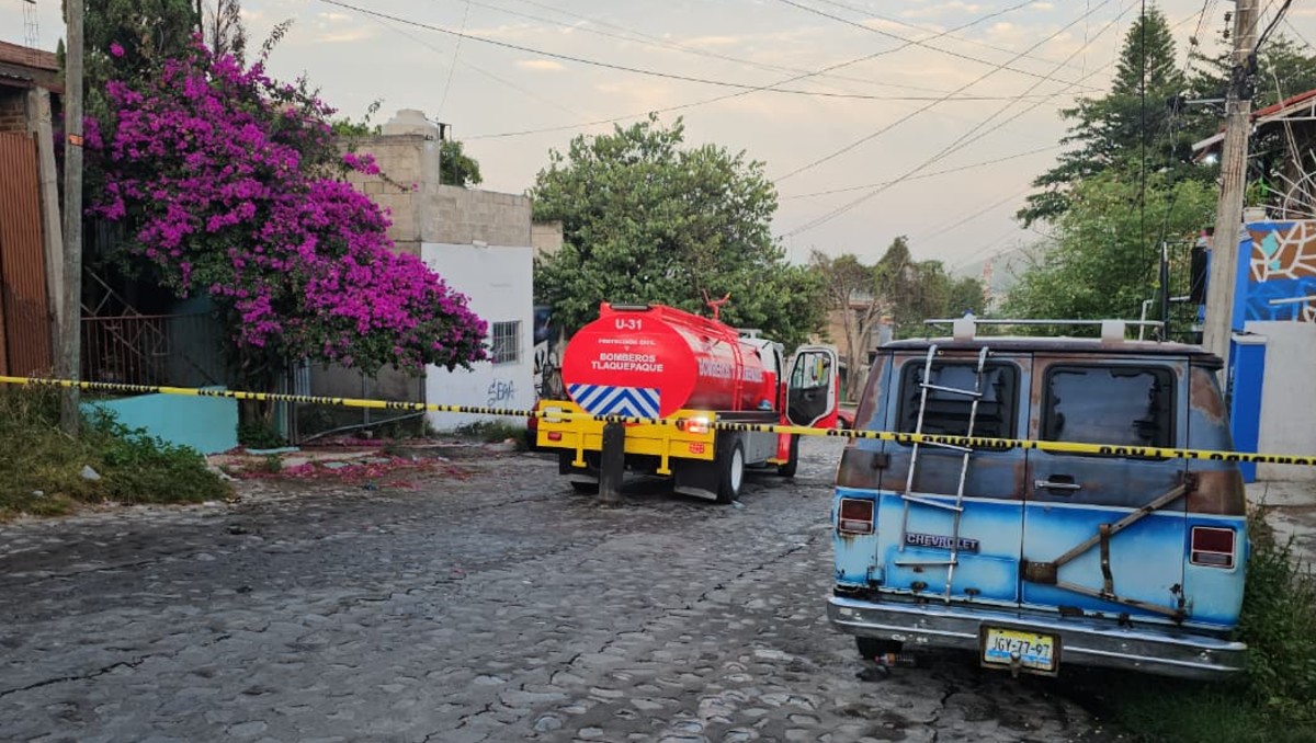 Bomberos atienden incendio en casa en la colonia Nueva Santa María de Tlaquepaque (Juan Carlos Munguía)