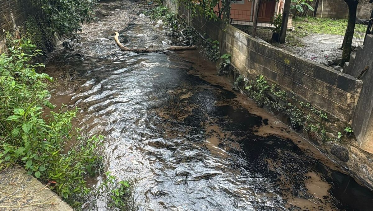 Crudo recuperado de fuga, ahora contamina Xicotepec, Puebla | Especial