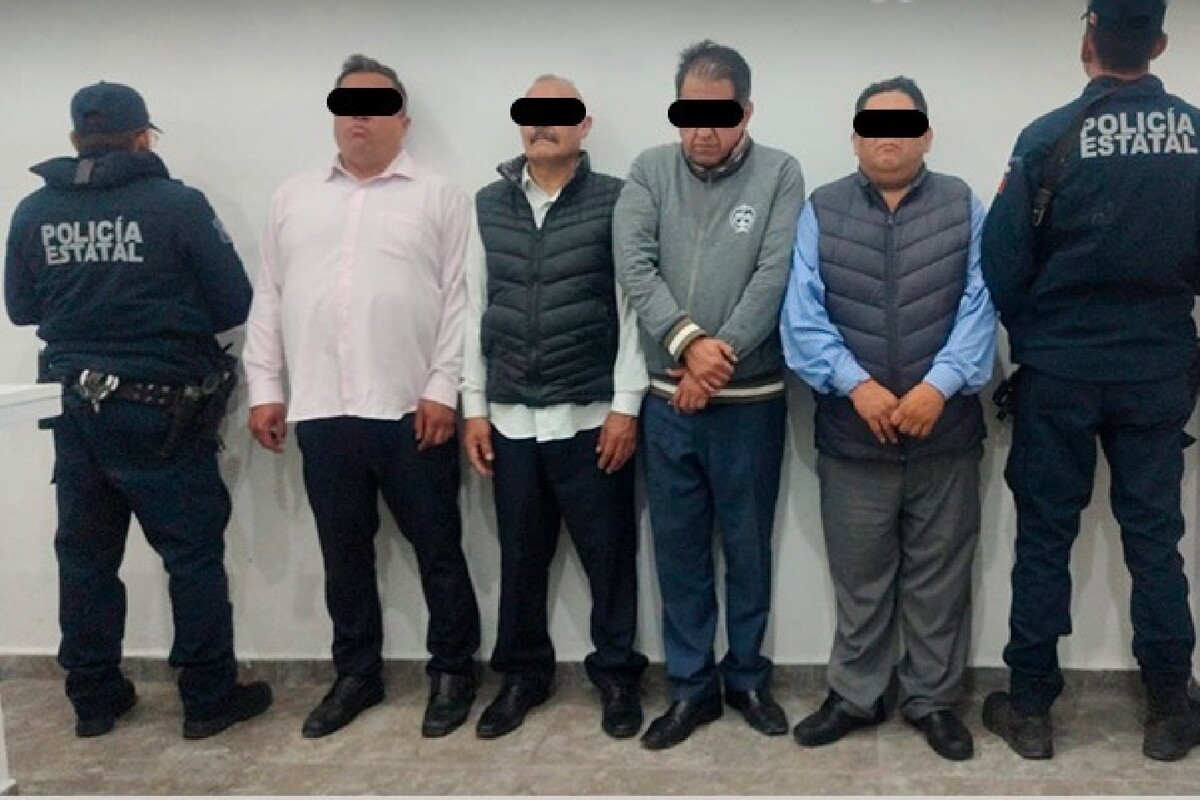 Detienen a cuatro presuntos ladrones en la carretera Pachuca–México.