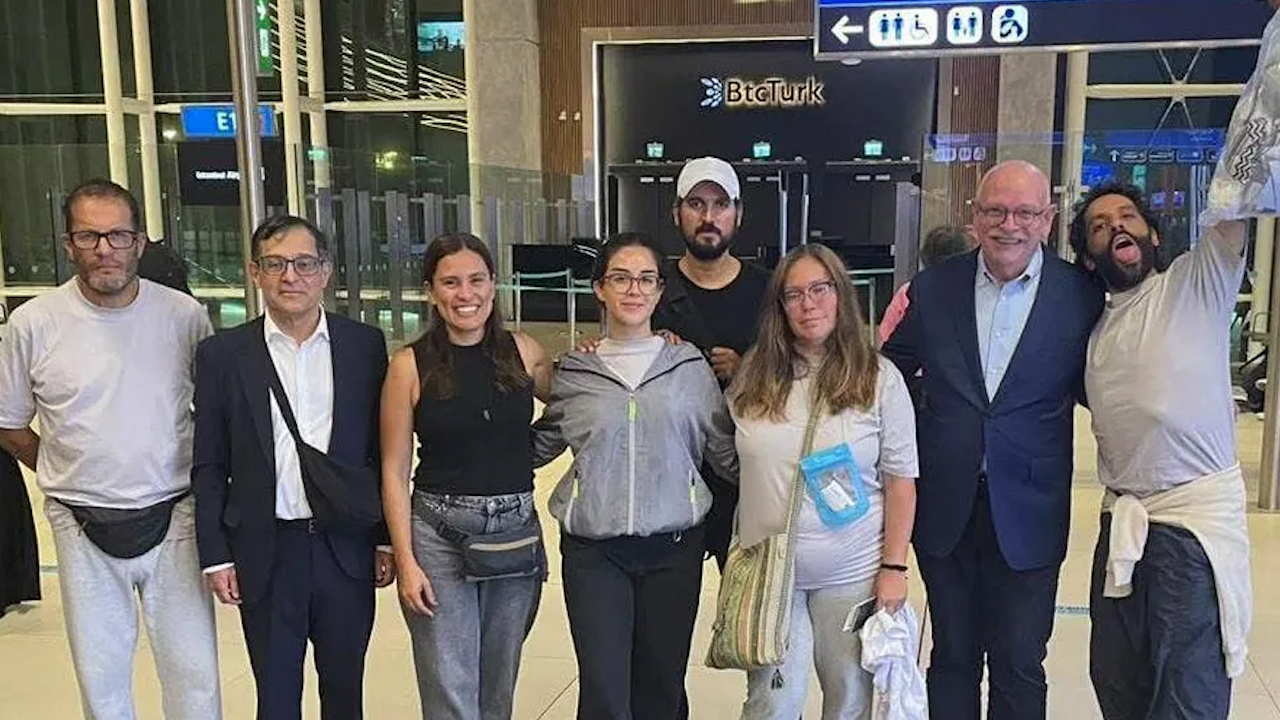 Esperan llegada de mexicanos de la Flotilla Global Sumud en el AICM