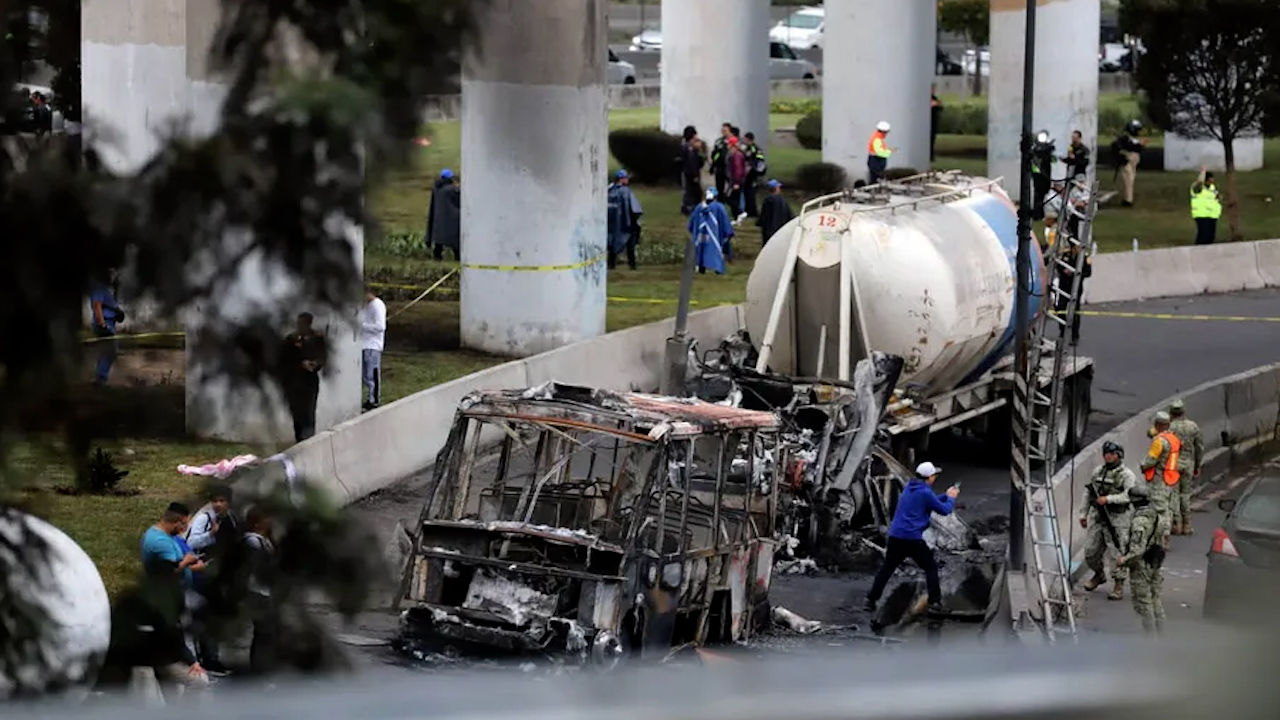 Fiscalía reserva información sobre explosión de pipa en Iztapalapa por tres años
