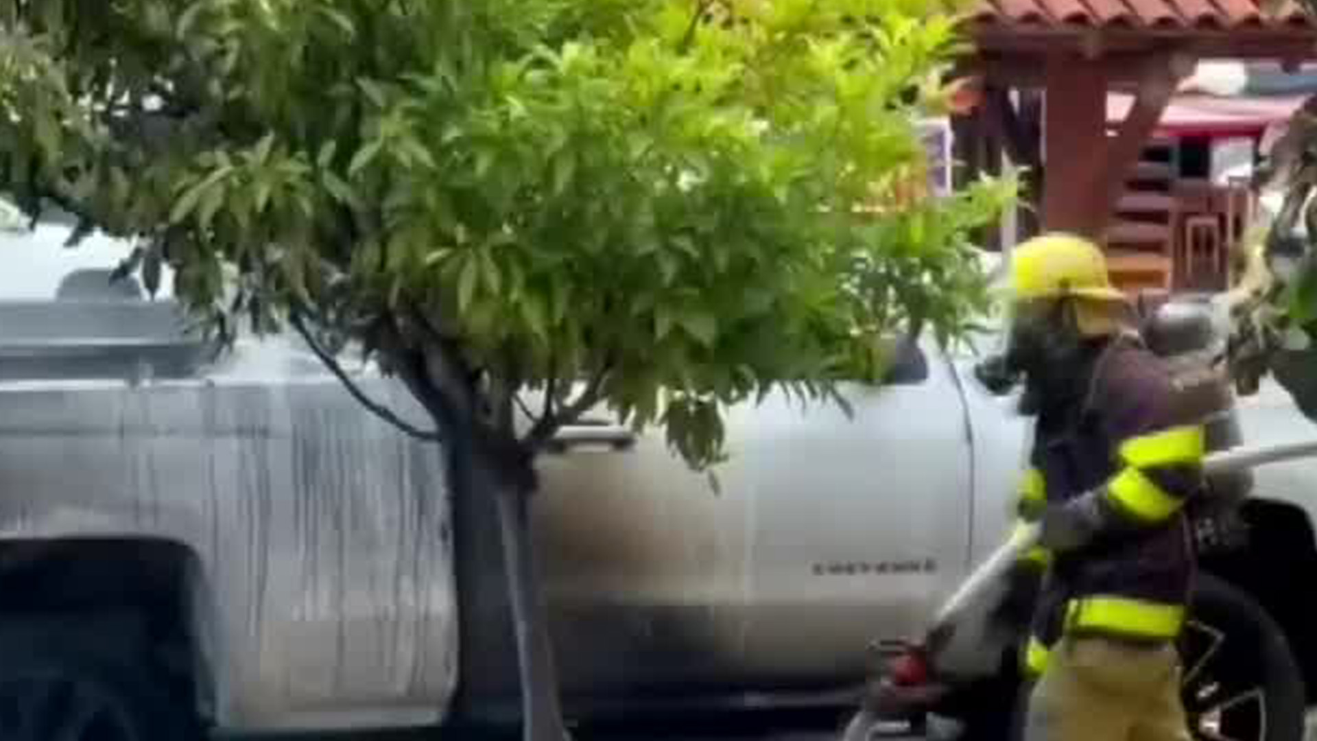 En Guerrero, incendian dos vehículos en zona turística pese a la presencia de la Guardia Nacional