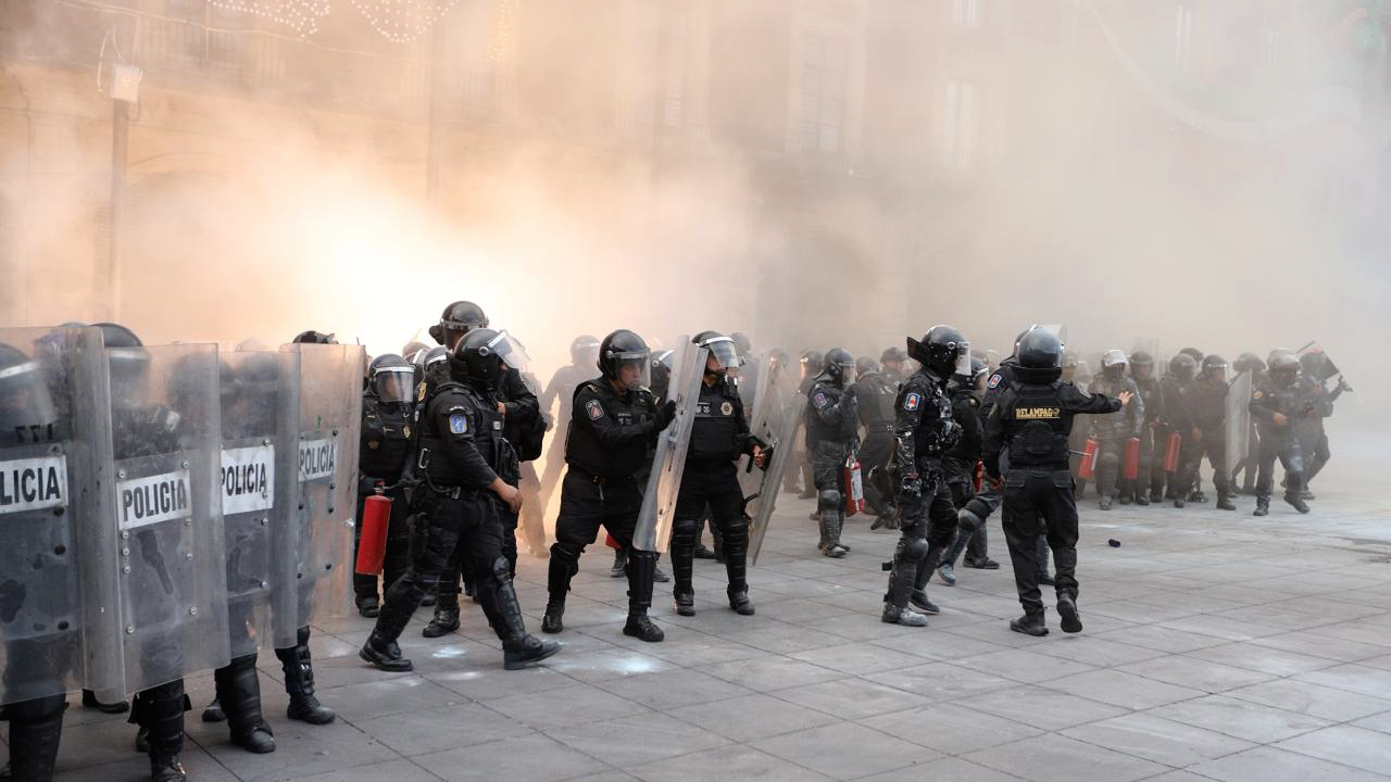 Policías de la CdMx denuncian ser “carne de cañón” en manifestaciones