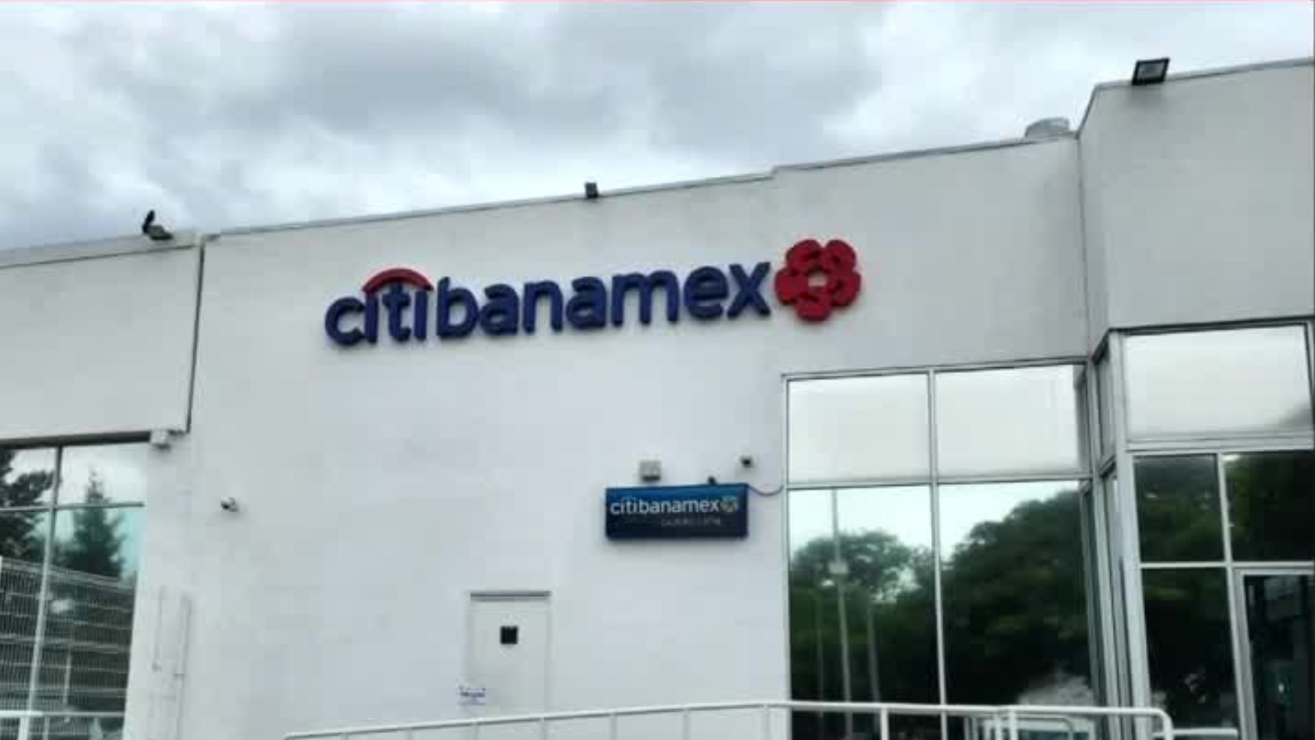 Aseguran un banco de Banamex por los continuos asaltos a usuarios en Guerrero
