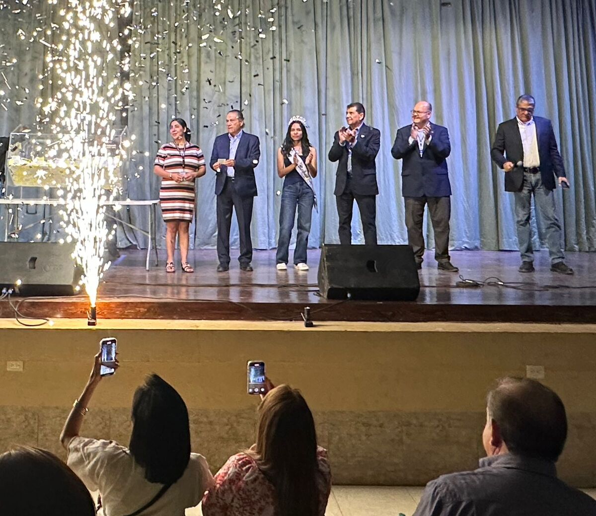 Carmen Hernández fue la ganadora del segundo sorteo del auto en la Feria de Torreón 2025. | Especial