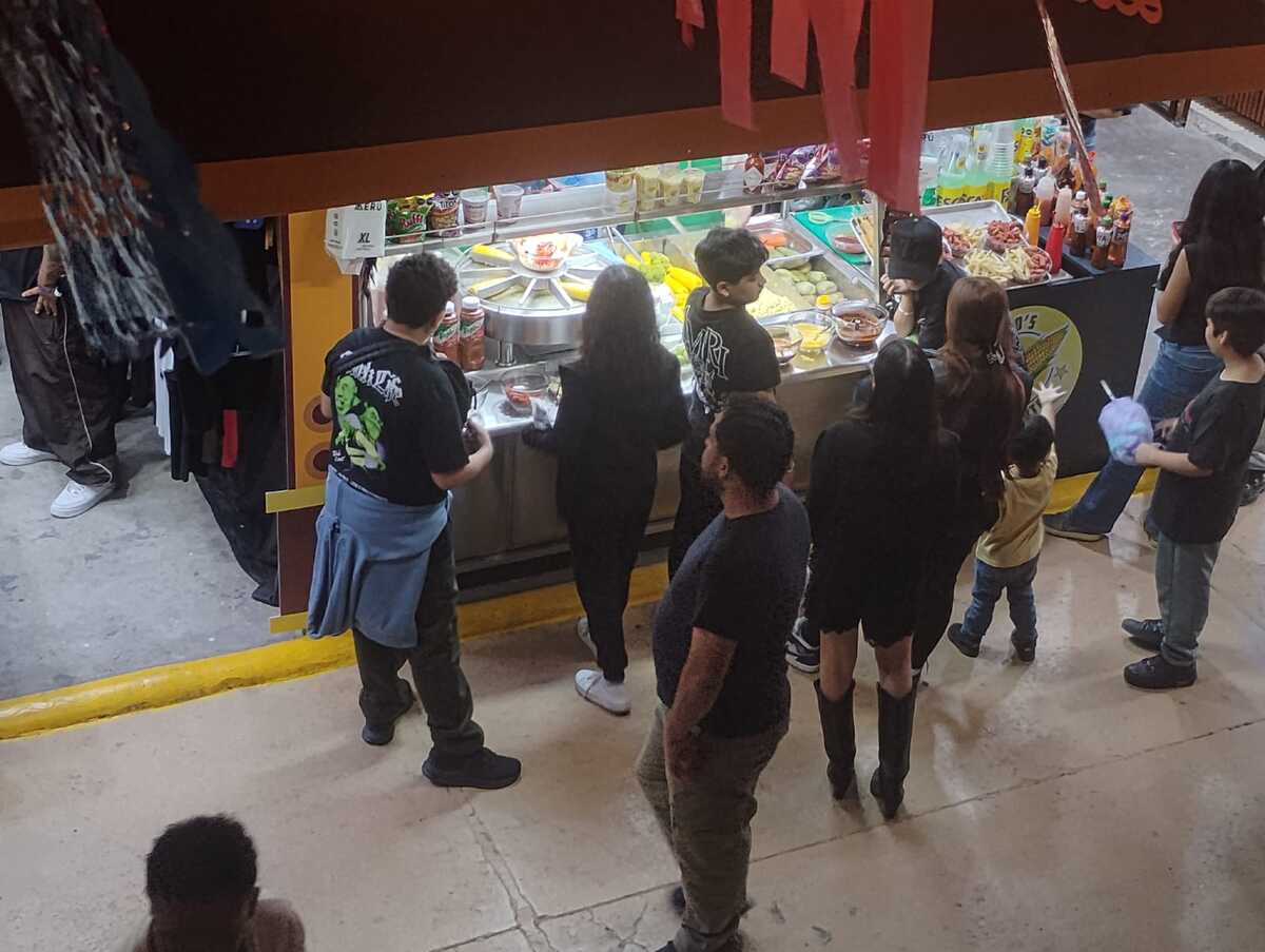 Sin duda la comida es de los puntos favoritos de los asistentes a Fiestas de Octubre. (Martha Calvillo)