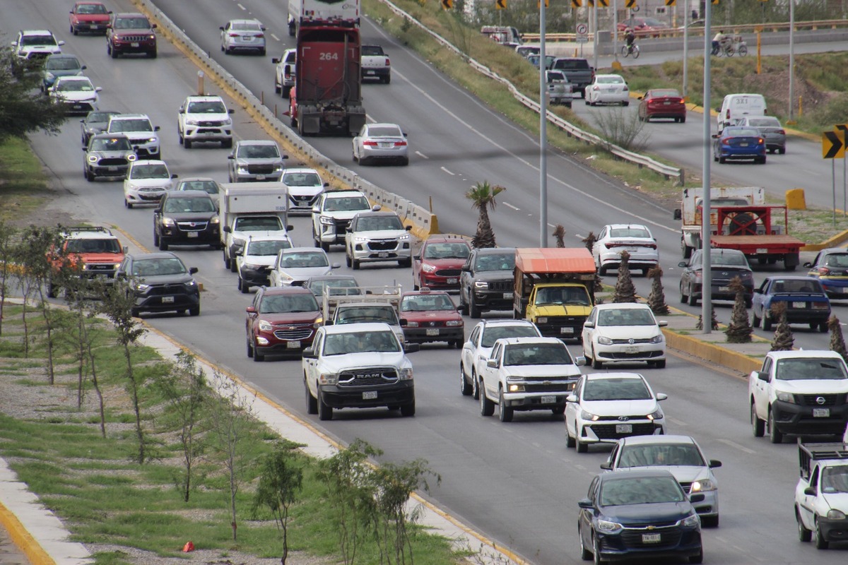 Se duplica el tránsito de vehículos automotores en una década en la ZML. (Verónica Rivera)
