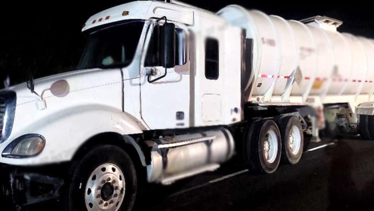 El tractocamión con hidrocarburo fue asegurado en Nuevo León. | Especial