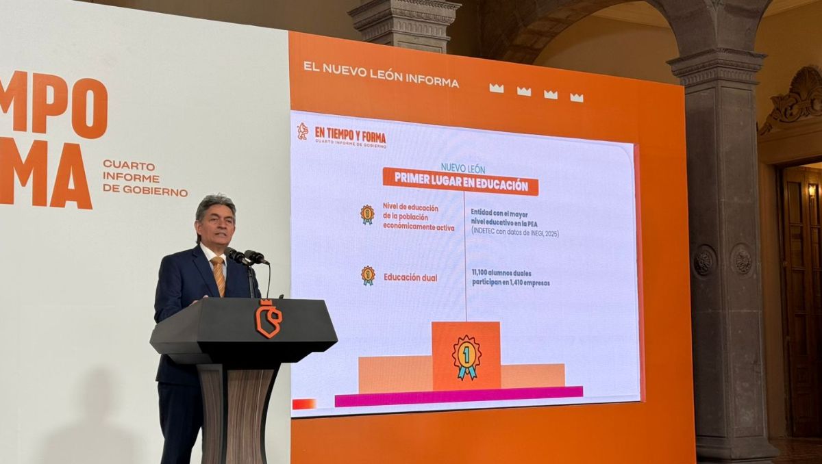 Juan Paura García, secretario de Educación de Nuevo León. Víctor González