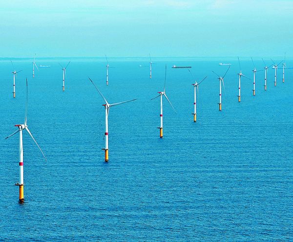 El precio de construir nueva energía eólica marina aumentó debido a la inflación. Reuters