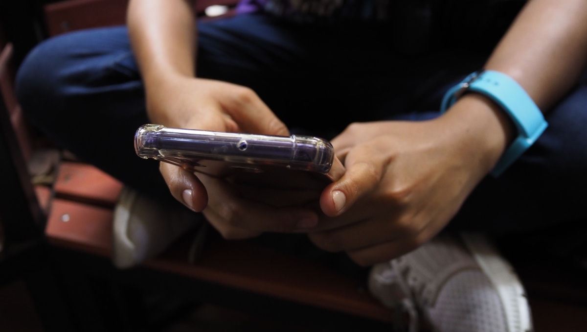 Proponen prohibir uso de celulares en salones de clases de Puebla | EsImagen, ilustrativa