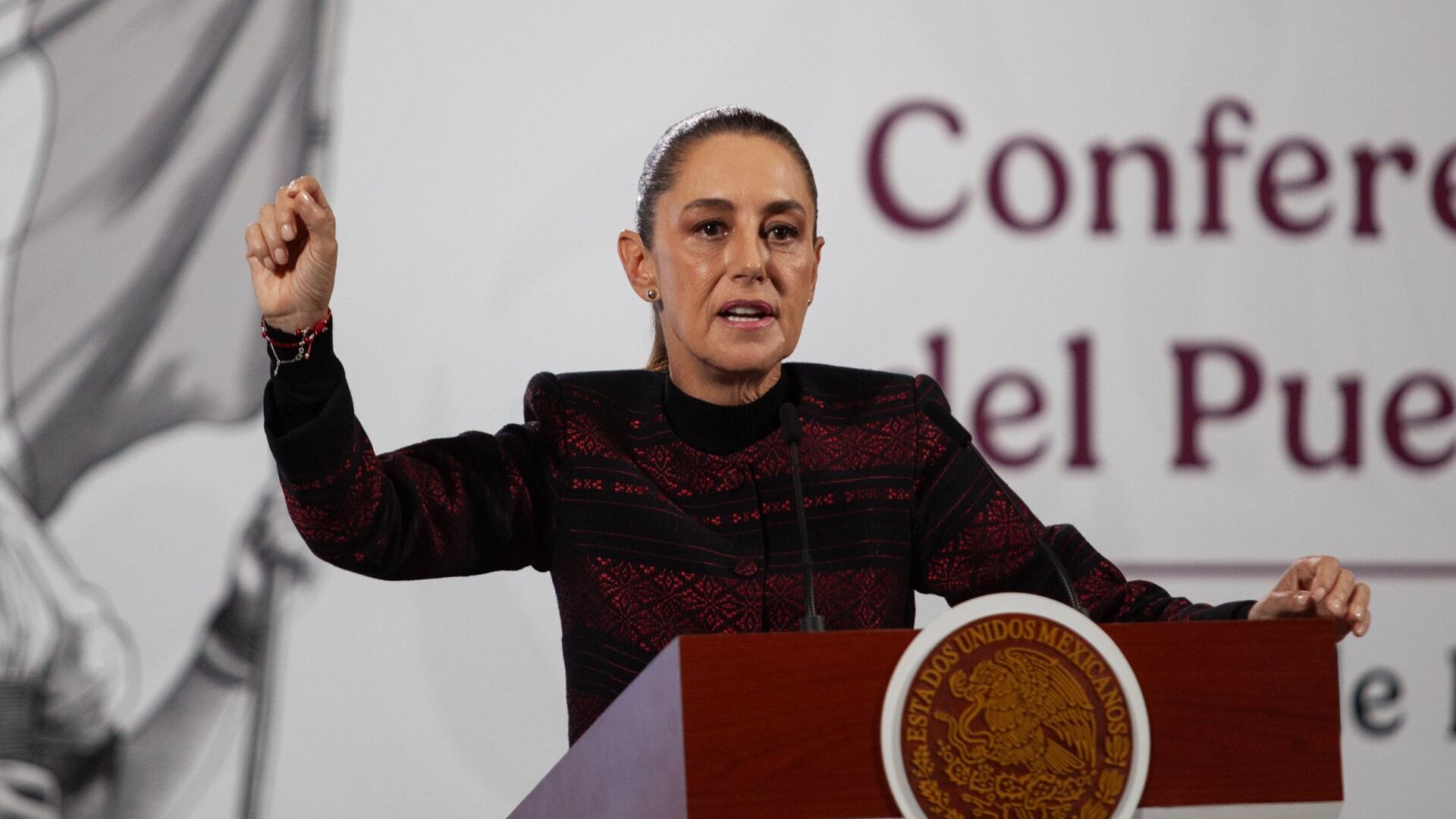 ¿Qué opina Sheinbaum ante la nueva "Ley antimemes"?